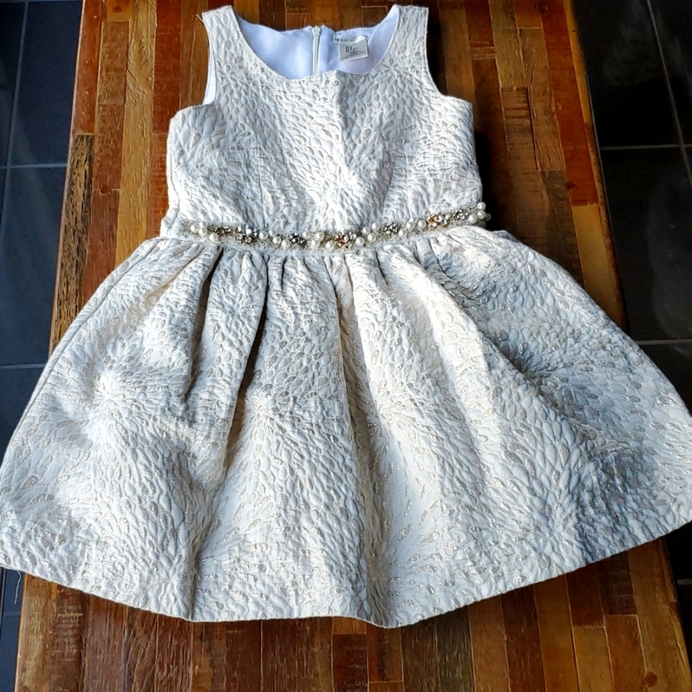 Max Studio Girls' Beautiful Special Occasion Cream/Gold Dress. Size 6.